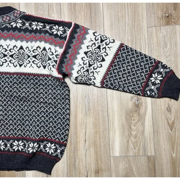 Vintage Nordstrikk Virgin Wool Pewter Clasp Cardigan Sweater - Size Medium